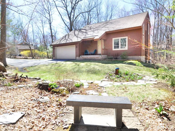 19 West Woods Road, Burlington, CT 06013