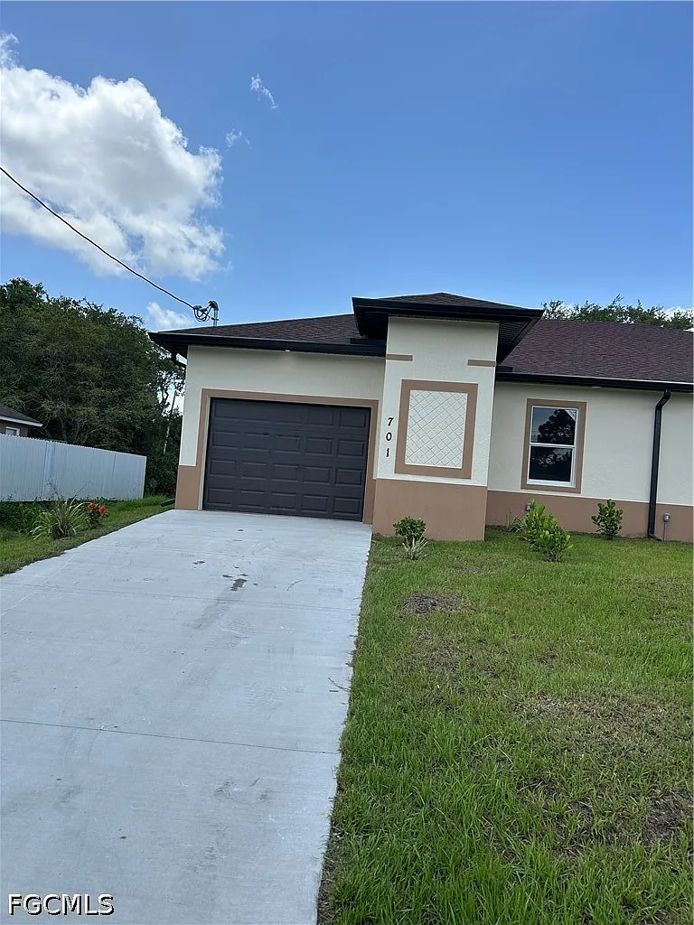 3 bed, 2.0 bath, 2282 sqft, $1,850 — Photo 2