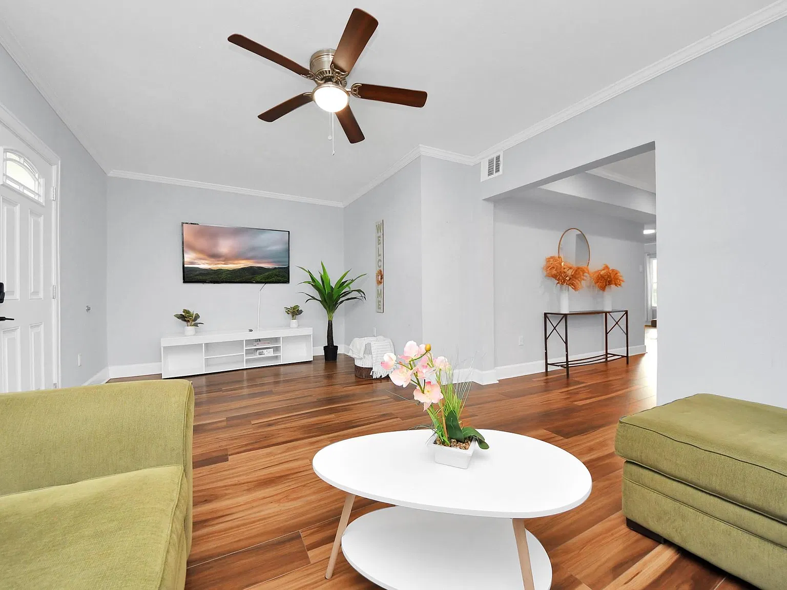 2 bed, 2.0 bath, 2464 sqft, $2,500 — Photo 3