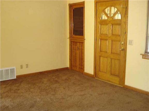 3rd image of 4812 SE 19th St