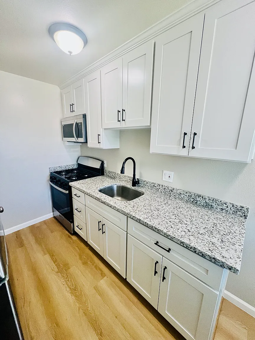 152 W Lupton St photo 1