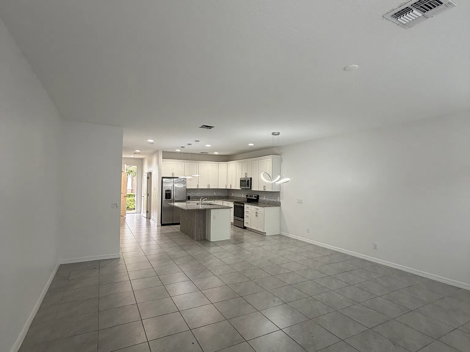 4 bed, 2.5 bath, 1868 sqft, $2,500 — Photo 4