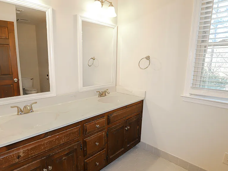 809 Houndslake Dr — Photo 29
