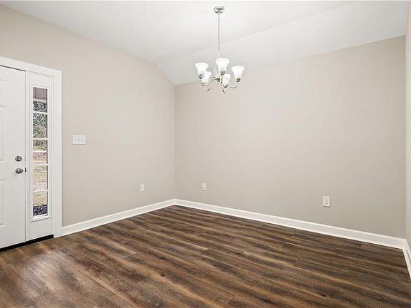 4th image of 379 Lakeland Dr