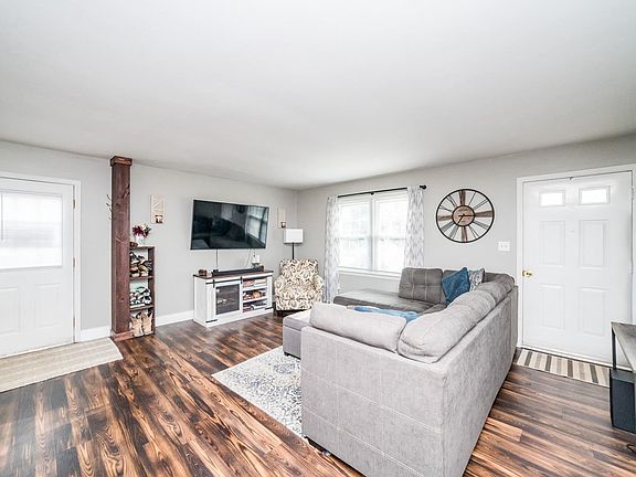 4th image of 206 Independence Dr