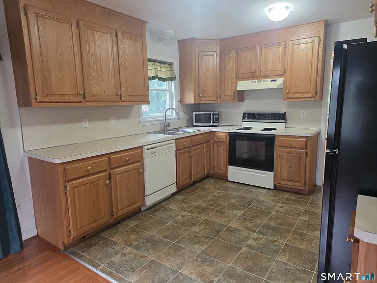 15 Elizabeth Dr — Photo 5