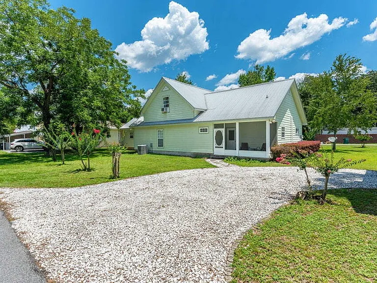 322 Crescent Dr — Photo 3