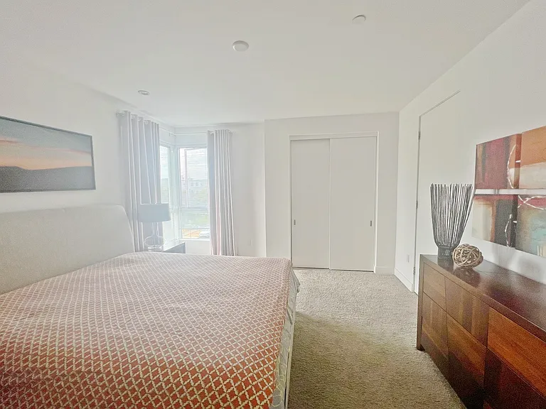 1455 S Hayworth Ave — Photo 8