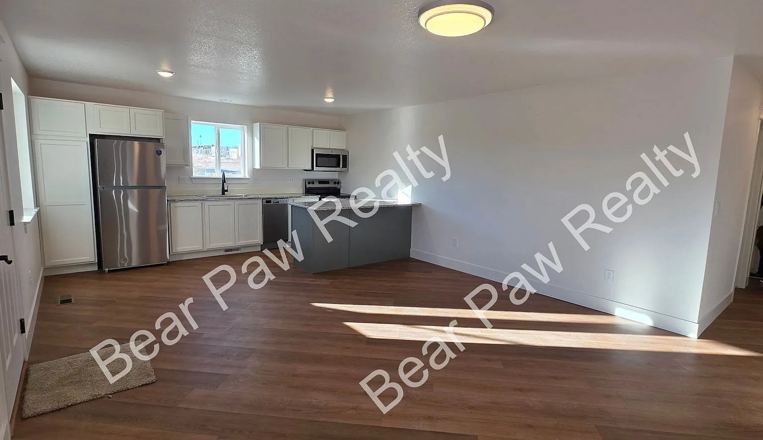 1026 Center Dr — Photo 3