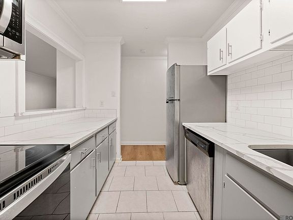 5th image of 3101 Highland Rd APT 204