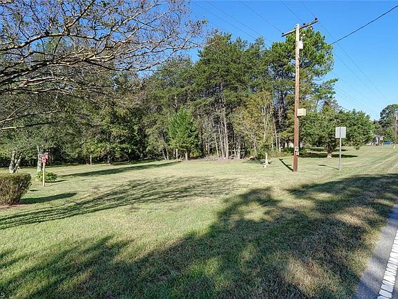 3rd image of 14182 State Highway 87 N