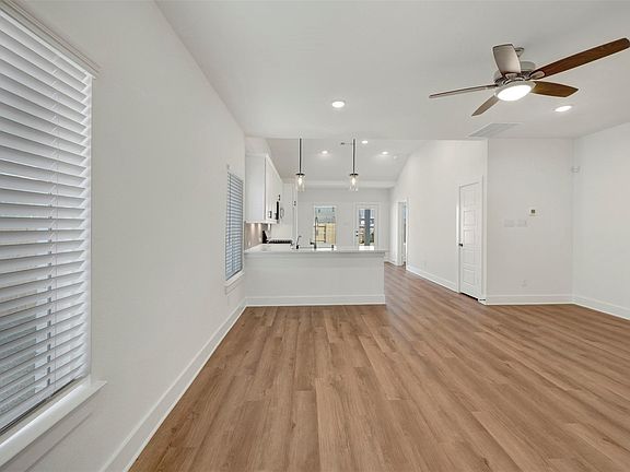 3rd image of 8210 Blue Shell Ln