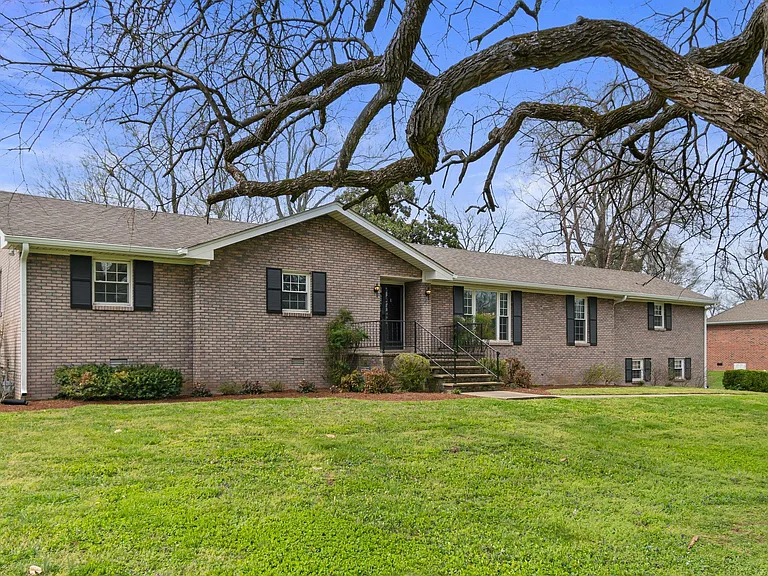 513 Meadowlark Ln — Photo 1