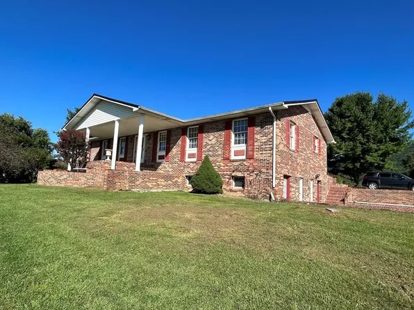 4390 E Lee Hwy, Max Meadows, VA 24360