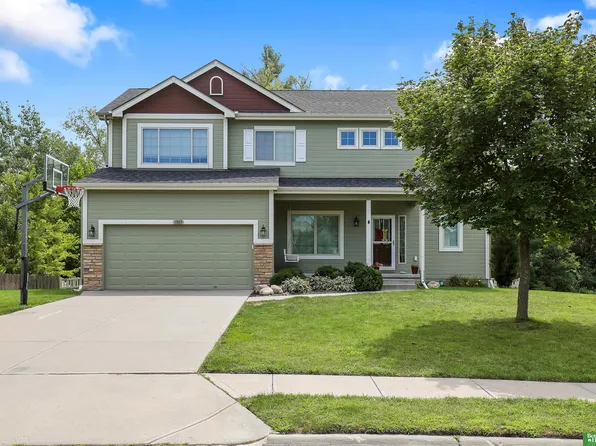 1803 Scott Dr, Bellevue, NE 68123