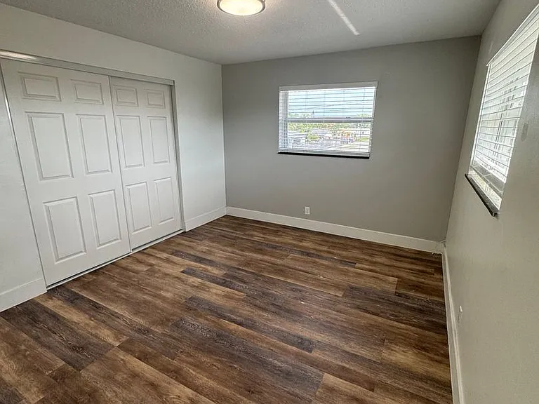 2500 Johnson St — Photo 10