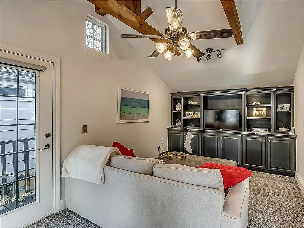 3 bed, 1349 sqft, $1,900 — Photo 3