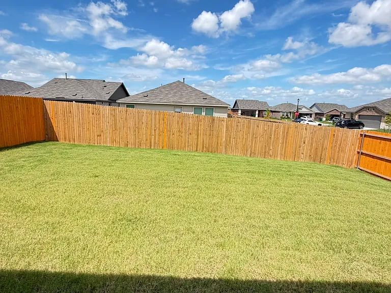1703 Crossbill St — Photo 7