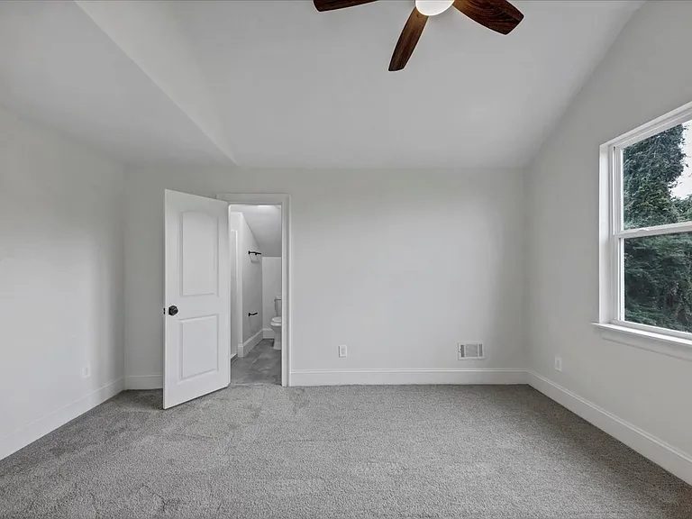 212 S Broad St SW — Photo 34