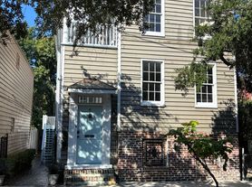 87 America St