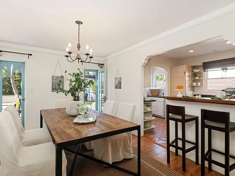 224 W Cota St — Photo 15