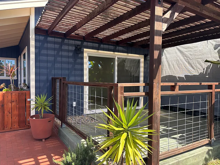 private balcony/patio