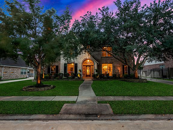 3rd image of 15823 Pebble Creek Trl