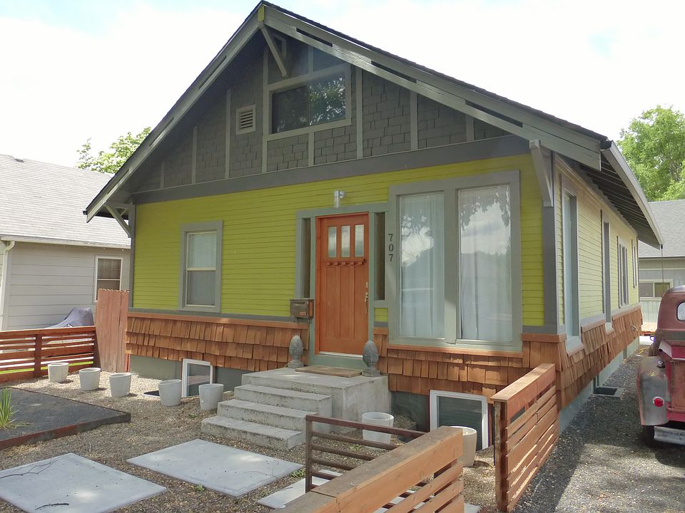 2nd image of 707 10th Ave S