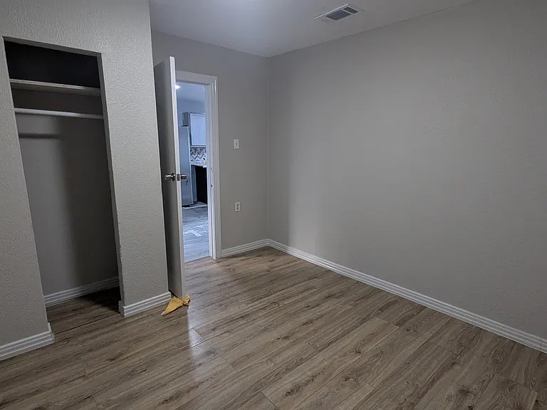 1806 Bayside St — Photo 13