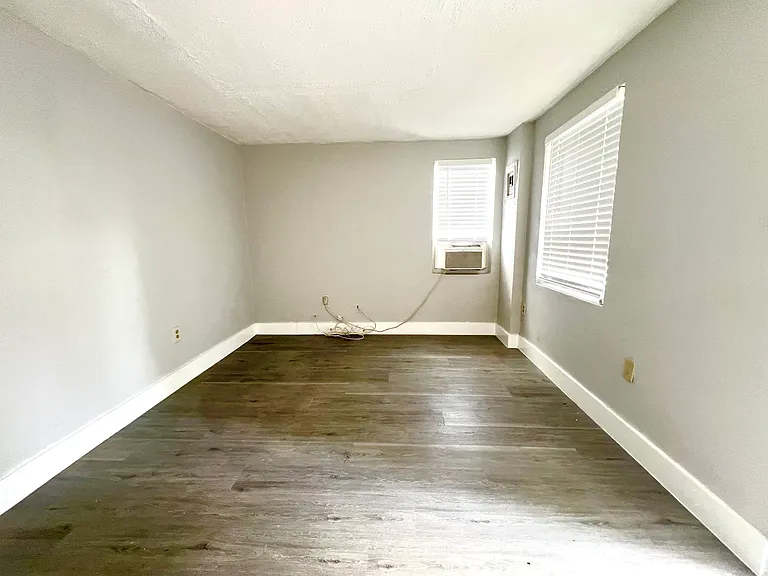 426 Dummitt Ave #E — Photo 6