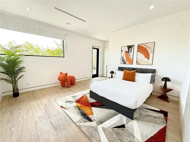 415 N Martel Ave — Photo 31