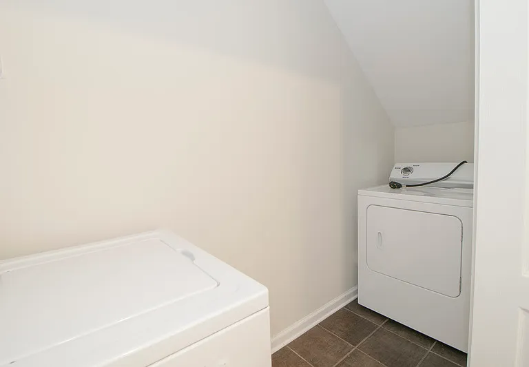 1718B Thistlewood Dr — Photo 8