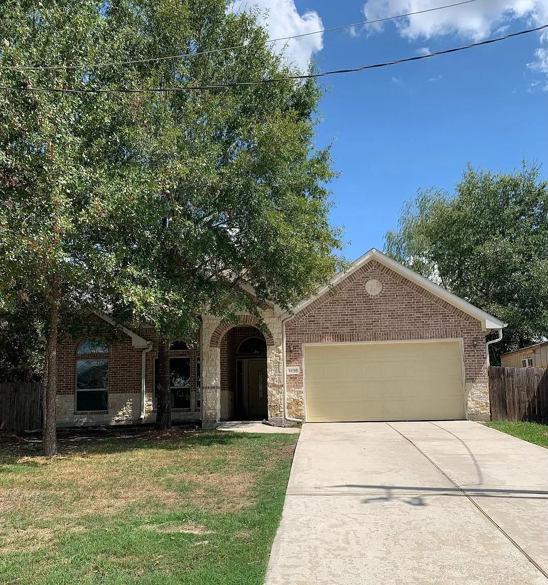 3 bed, 2.0 bath, 1902 sqft, $2,199 — Photo 1