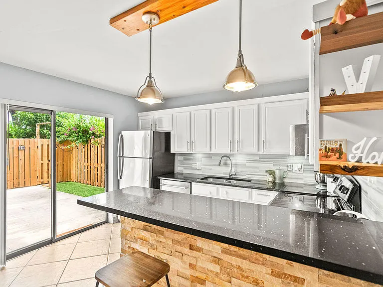 29 Lake Arbor Dr — Photo 1