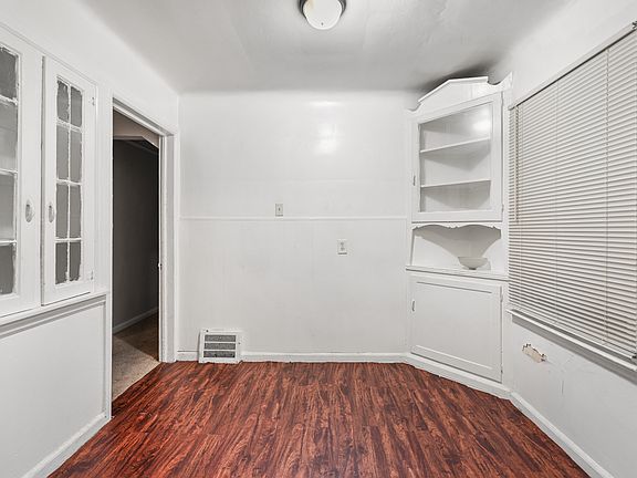 4th image of 9227 Prest St