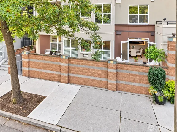 10045 NE 1st Street #124, Bellevue, WA 98004