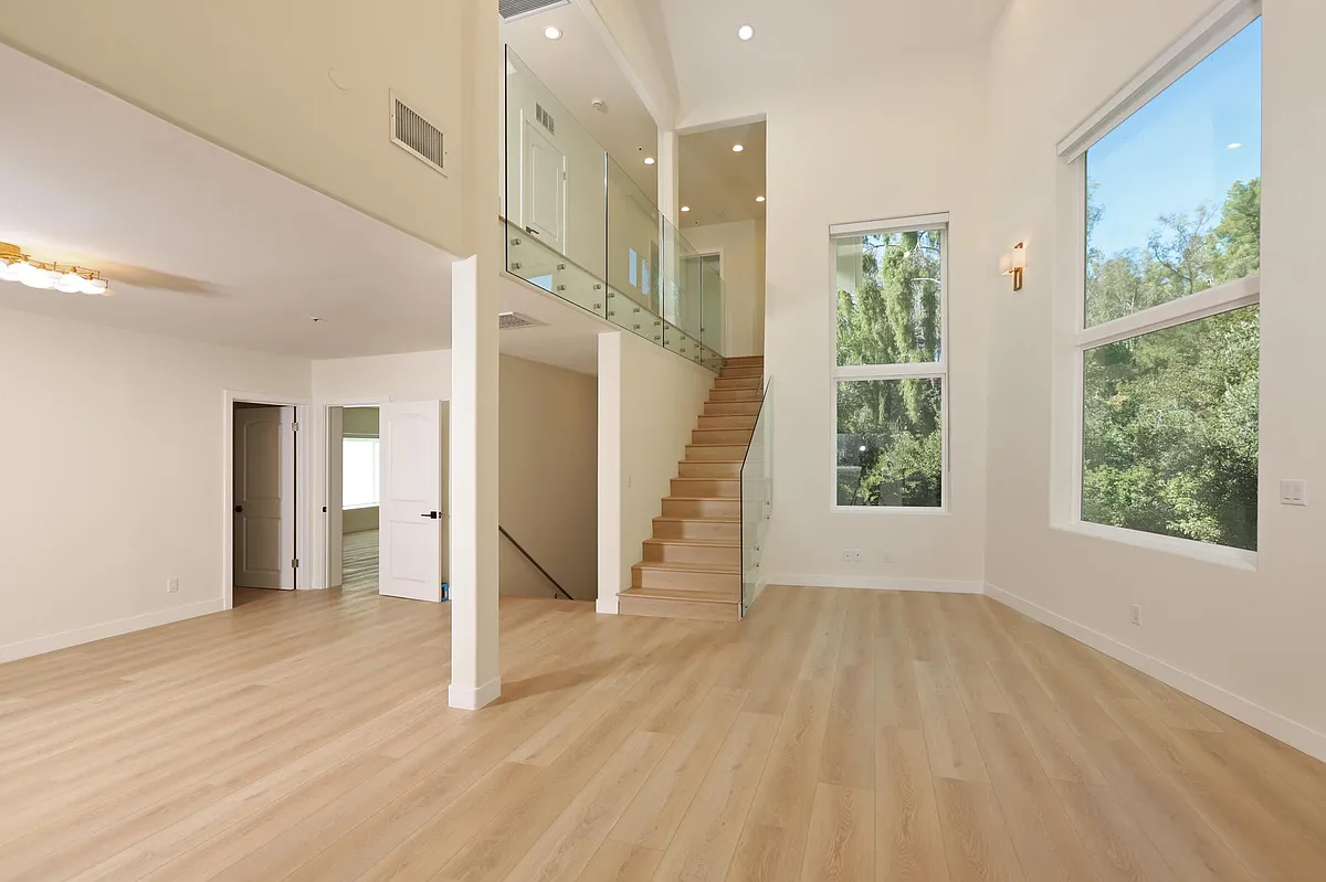 Building Photo - 1827 Hill Dr