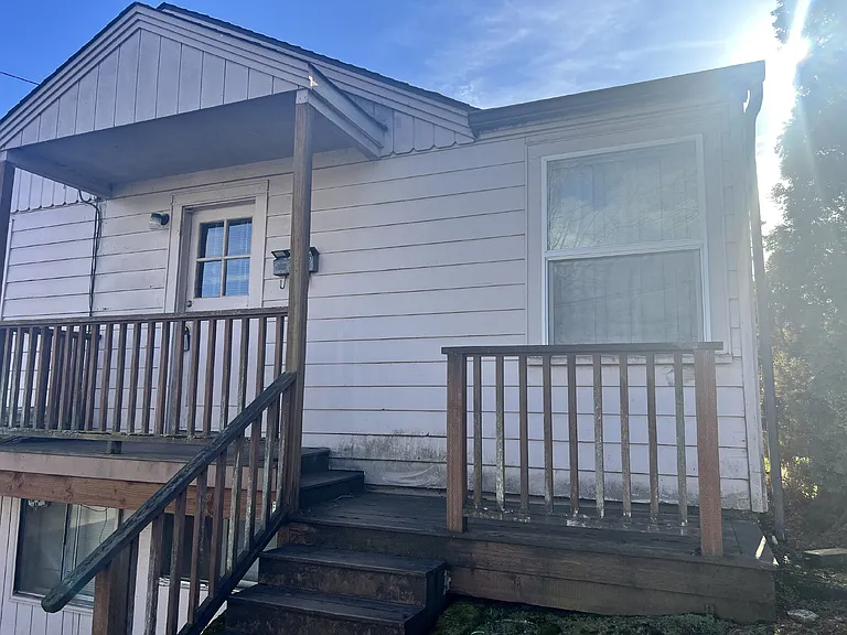 2307 Willamette St — Photo 13