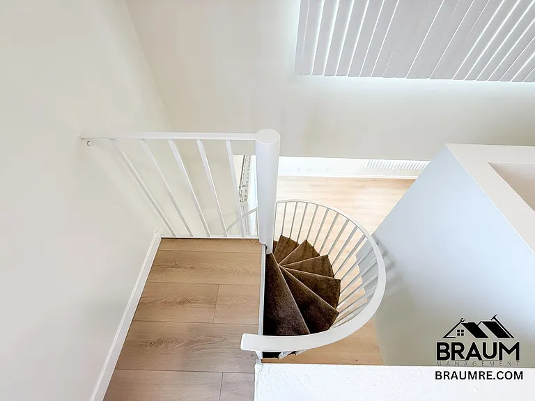 4404 Stern Ave — Photo 18
