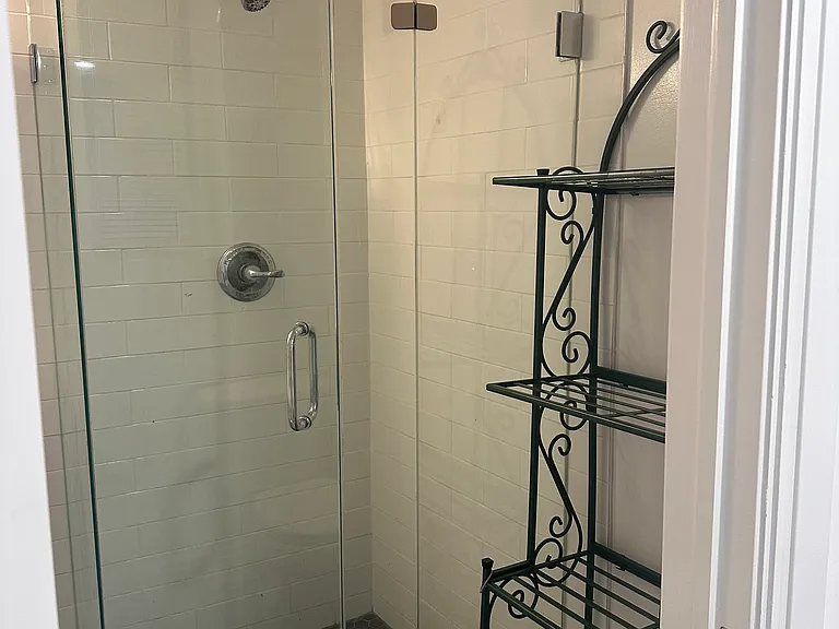 52 Lincoln Ave #1B — Photo 8