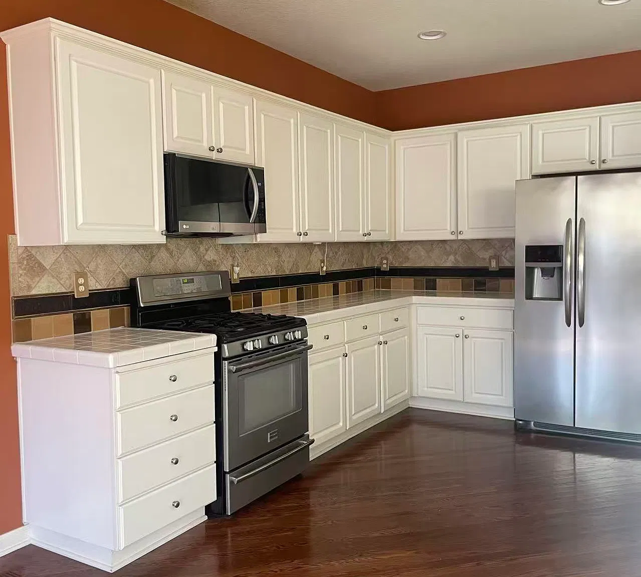 4 bed, 2394 sqft, $3,425 — Photo 4