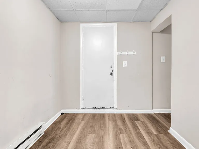 439 W Walnut St — Photo 15