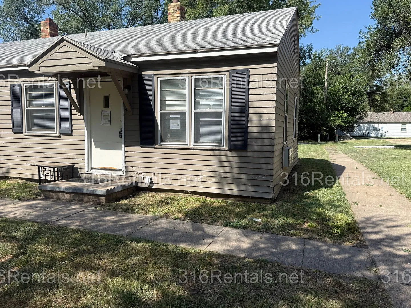 $560 - 1 bed 1 bath Duplex — Photo 2