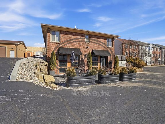2nd image of 1133 N Byrne Rd #4