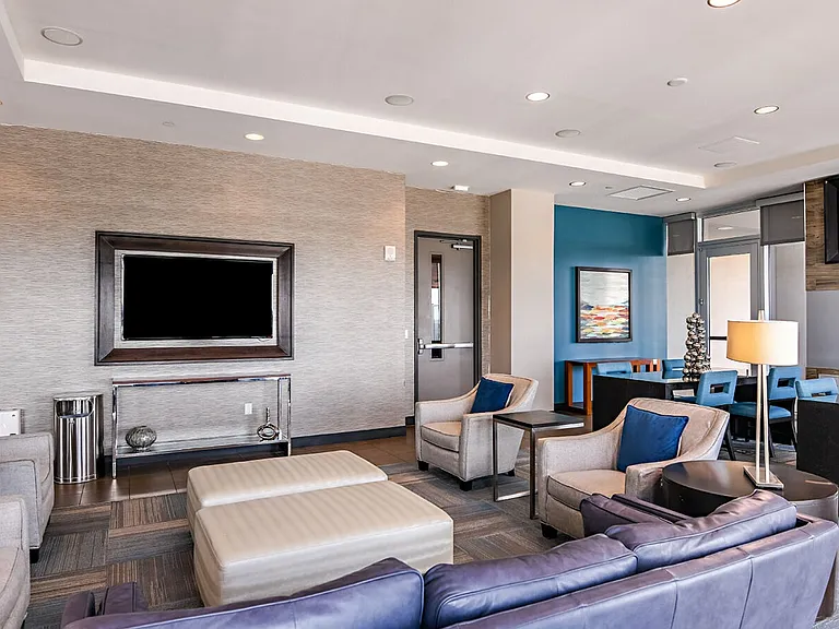 Skyhouse Orlando — Photo 19