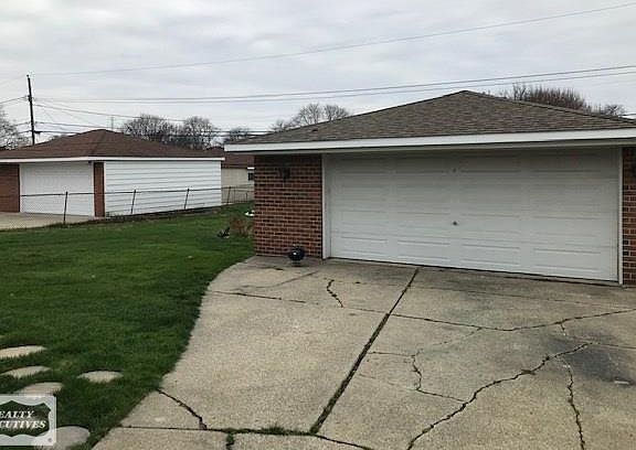 2nd image of 27253 Crestwood Dr