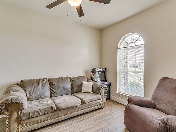 4th image of 1112 Cashew Dr