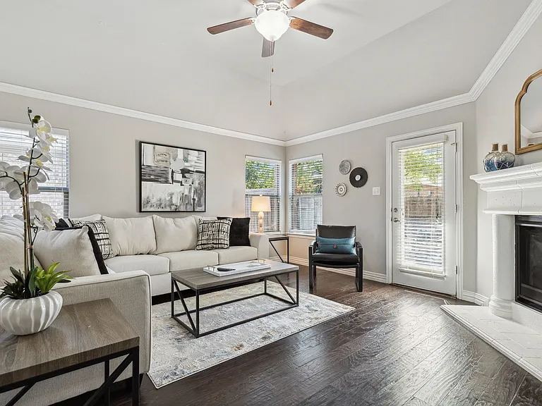 608 Knightsbridge Ln — Photo 3