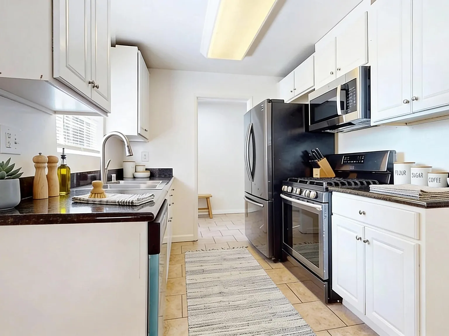 20225 Cohasset St — Photo 3