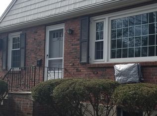 189 Thoreau St, Concord, MA 01742